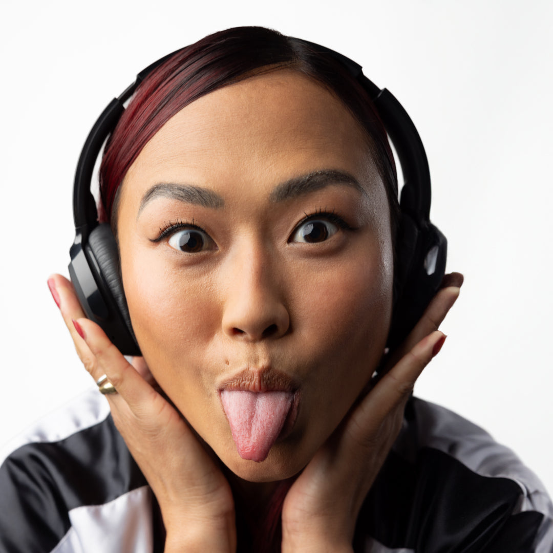 //www.skullcandy.eu/cdn/shop/files/Riff2_buy_box_black_5_331cd4f1-e988-45c5-ac46-fb9c77b7ffeb