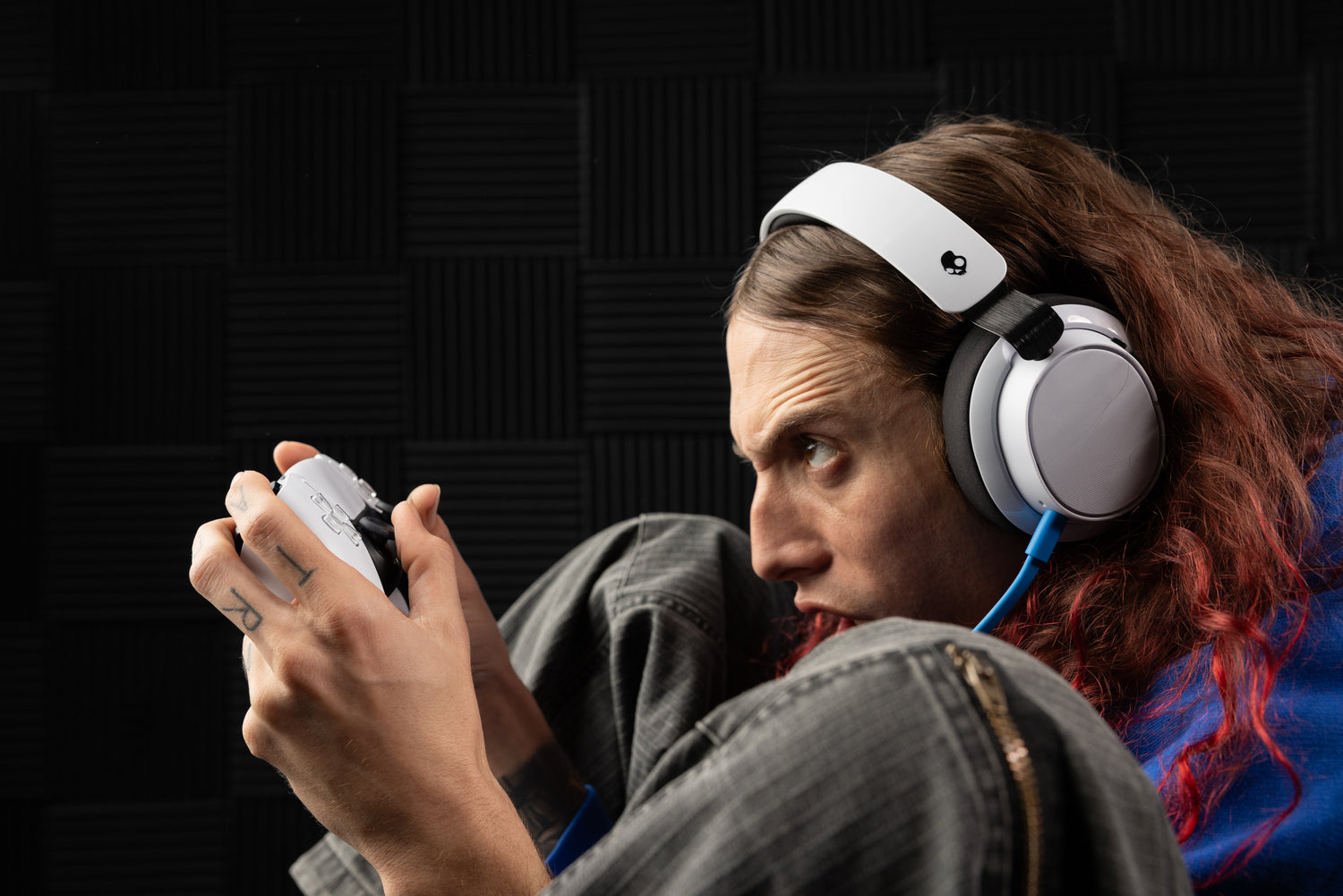 //www.skullcandy.eu/cdn/shop/files/SLYRProWiresless_WhiteBlue_S6SCY-R116_ModelStudio_20240215_1_2