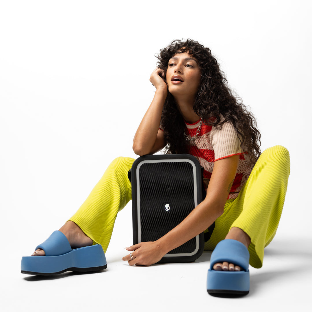 //www.skullcandy.eu/cdn/shop/files/stomp_buy_box_black_4_679fee82-4cf4-4e06-b66e-40f7f1cad3e9