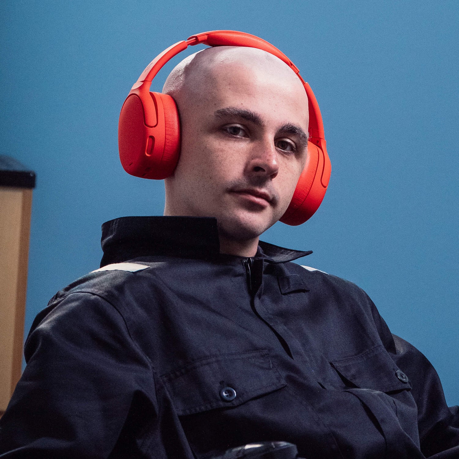 Man wearing red Crusher 720 against a blue background | Plasma